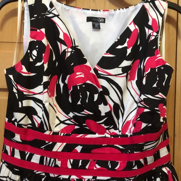 Ladies geometric dress - Picture 2 of 5